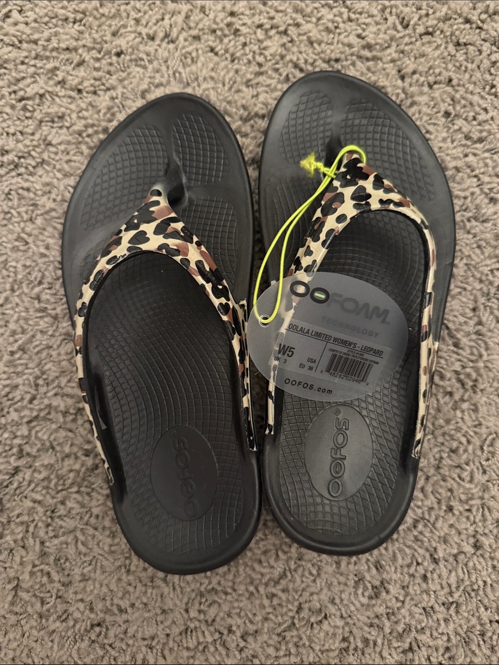 OOFOS Leopard-Print Foam Flip Flops - Black & Tan